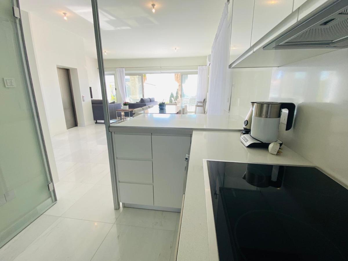 Coral Bay Beach Villa 파포스 외부 사진