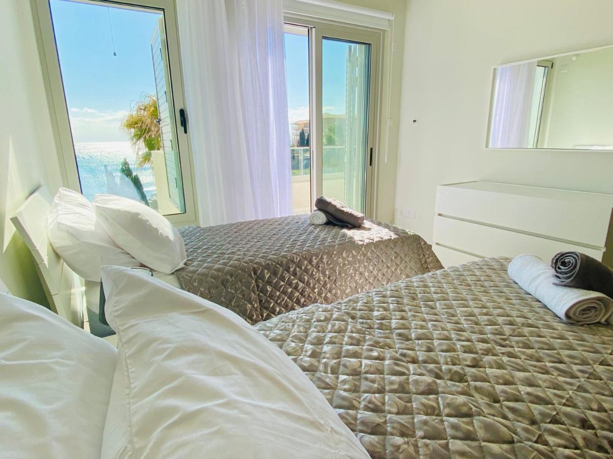 Coral Bay Beach Villa 파포스 외부 사진