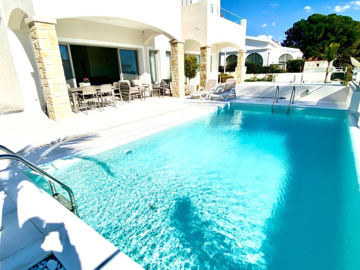Coral Bay Beach Villa 파포스 외부 사진