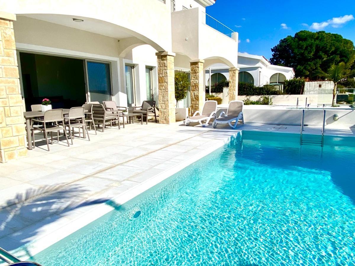 Coral Bay Beach Villa 파포스 외부 사진